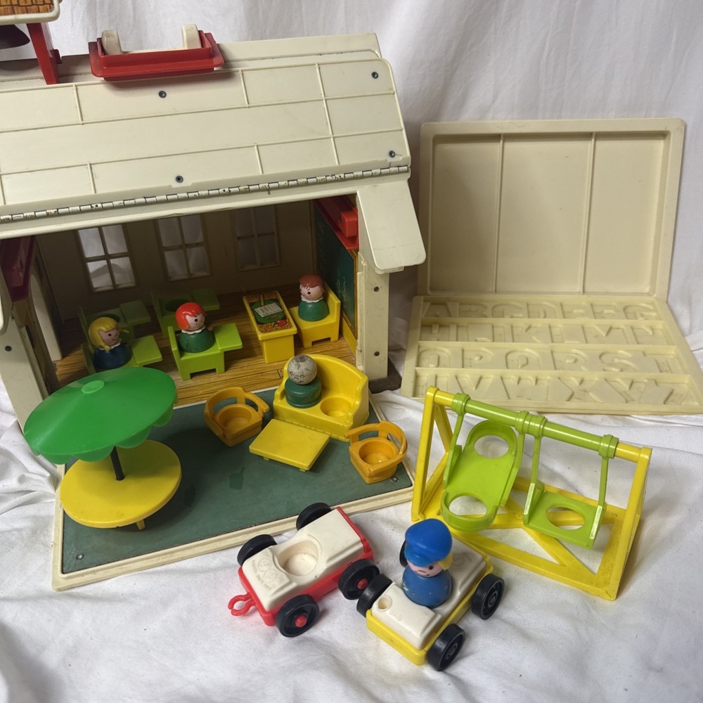 VTG 1971 Fisher Price Play Family Schoolhouse 923 Little People Toy Lot